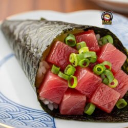 Temaki de atum fresco completo
